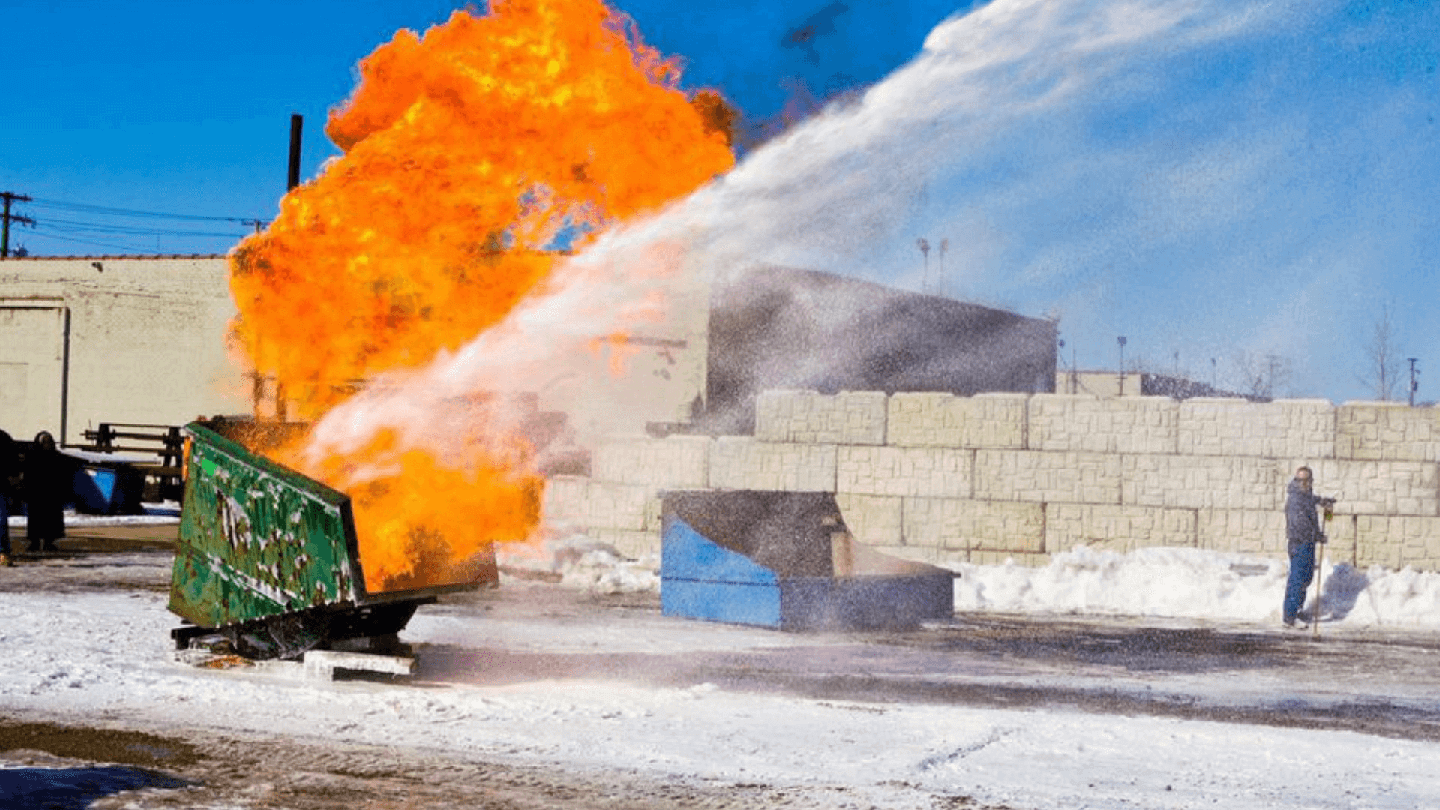 Combattere gli incendi con FLIR e i sistemi antincendio a controllo remoto